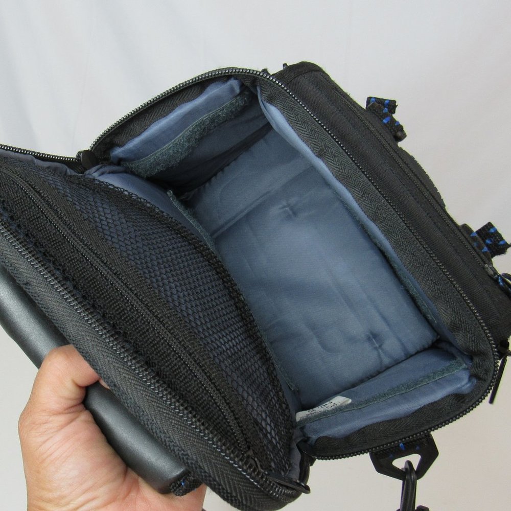 Samsonite Camera/Camcorder Carry Bag with Adjustable Strap - Picture 8 of 15